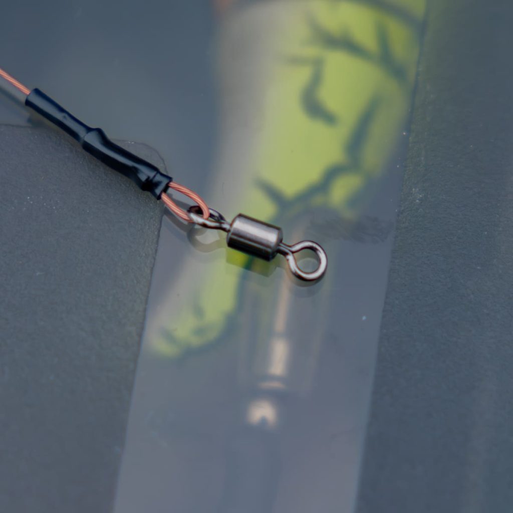 Rozemeijer-Deadbait-Leaders-2x-4-treble-50cm-30lb-2pcs-Swivel-68456-1024x1024.jpg